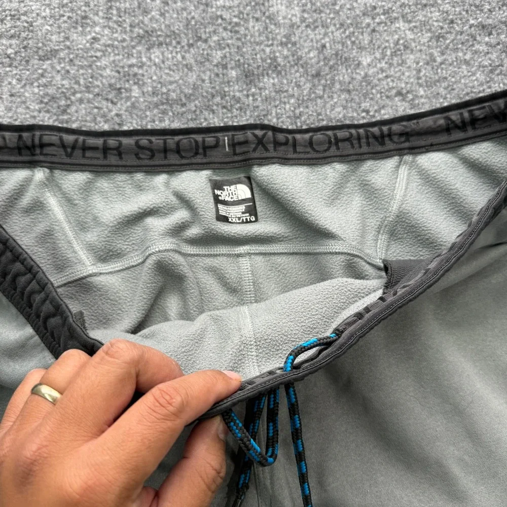 The North Face Shorts Mens XXL Gray Blue Fleece‎ Lined Zipper Pockets Athletic